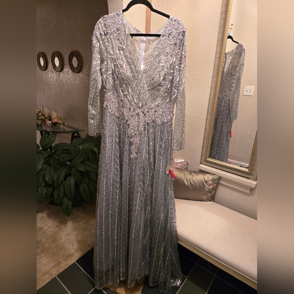 Mac Duggal Silver Embellished Illusion Long Sleeve Size 12 NWT A-Line Gown 20189 - Picture 4 of 7
